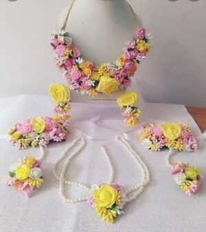 Necklace Set with Flower Design