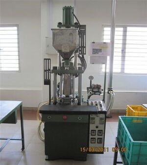 Multiplas Vertical Injection Molding Machine