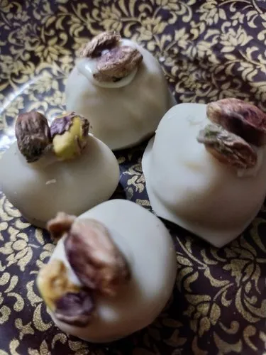 Kesar Pista Chocolate