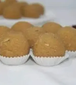 Methi Ladoo, Ingredient : Methi, Almond, Ghee