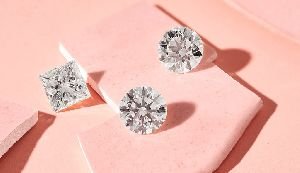 White D-E Color Round Cut Moissanite Gemstone